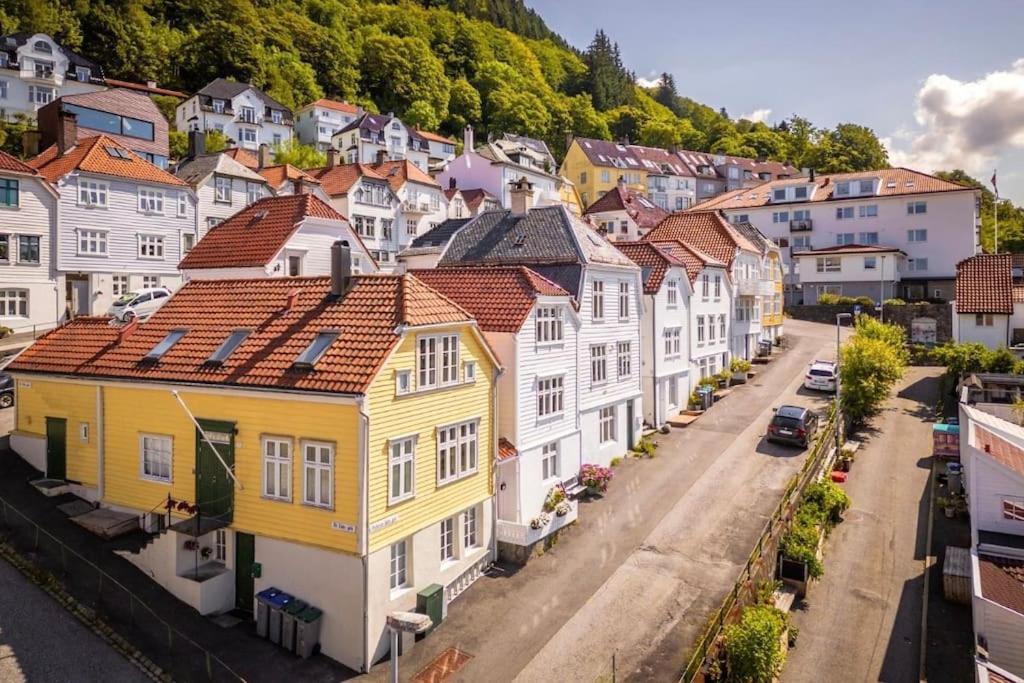 Leilighet I Bergens Vakreste Gate - Nydelig Utsikt Over Innseilingen Til Bergen! Esterno foto